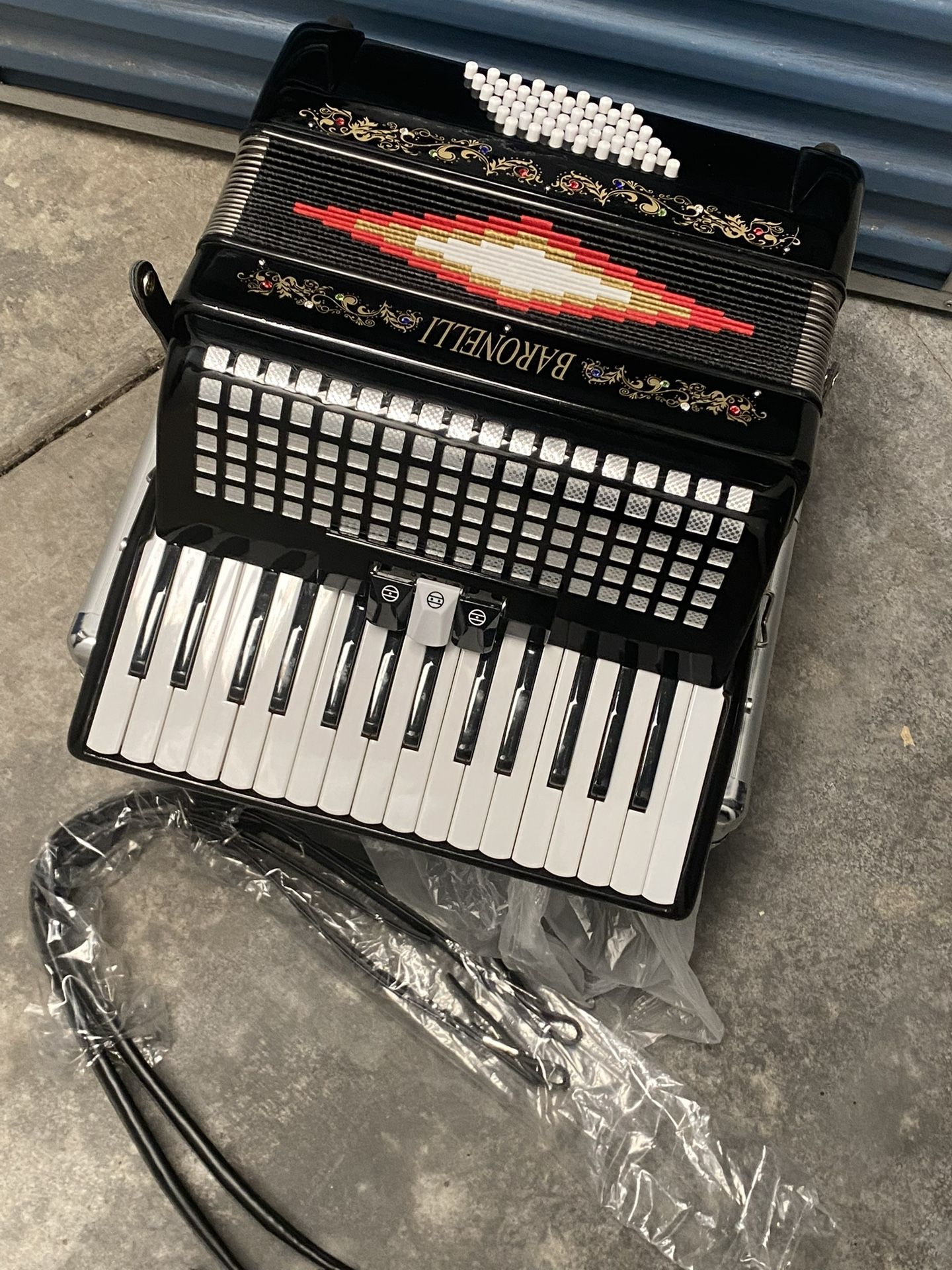 BARONELLI Piano Accordion. πͺ. 34 Kes Tone. Sol. GCF