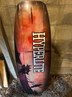 Hyperlite 140 Motive Wakeboard w/Hyperlite Spin bindings