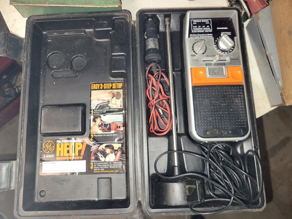 Vintage Full Power GE Help! 40 Channel Emergency Information 2-way Radio CB