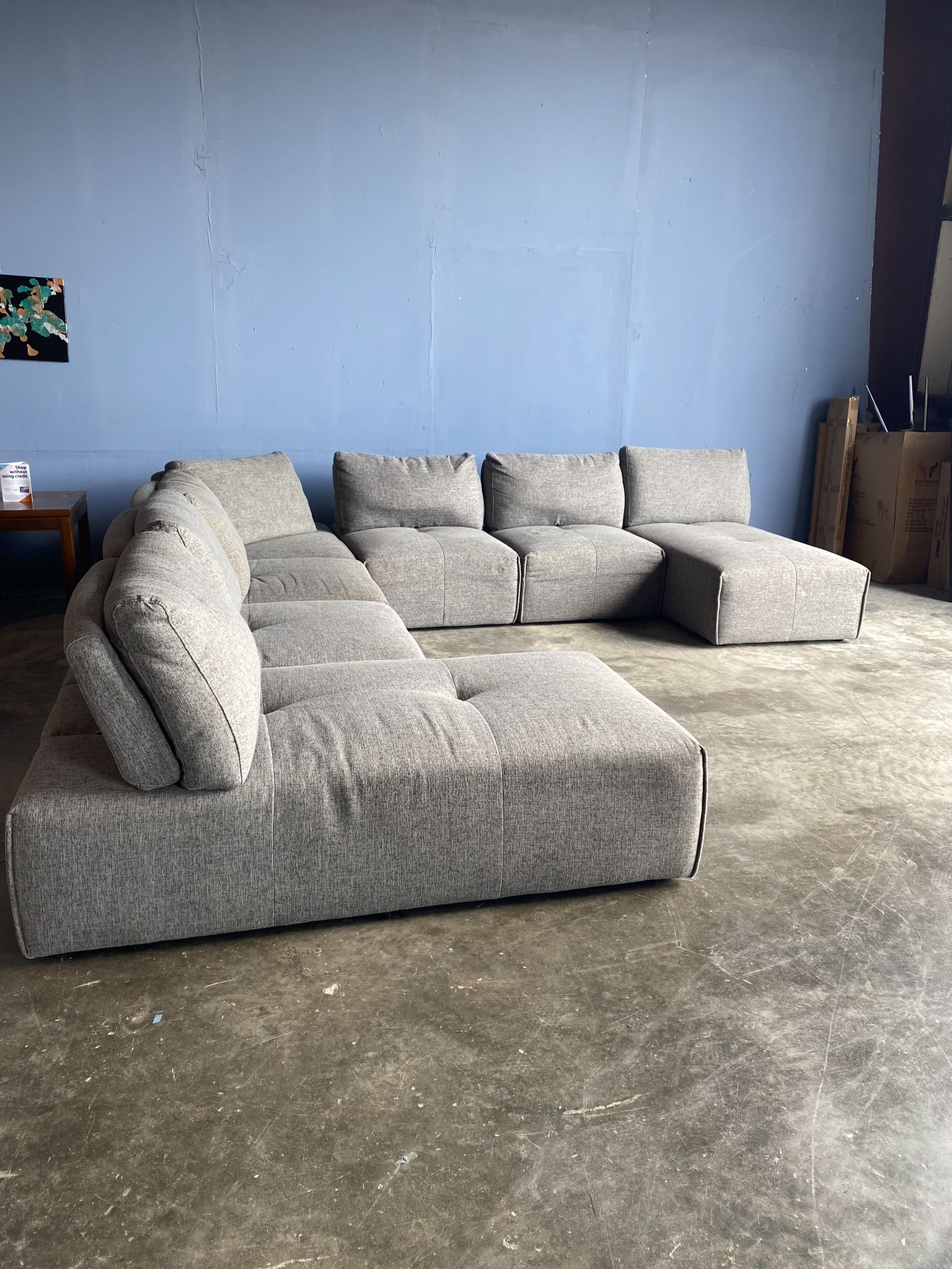 Modular Rooms To Go Grey Sectional Couch in great condition