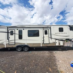 2019 Montana.40ft  luxury 5th wheel trailer king bed 5slides delivered