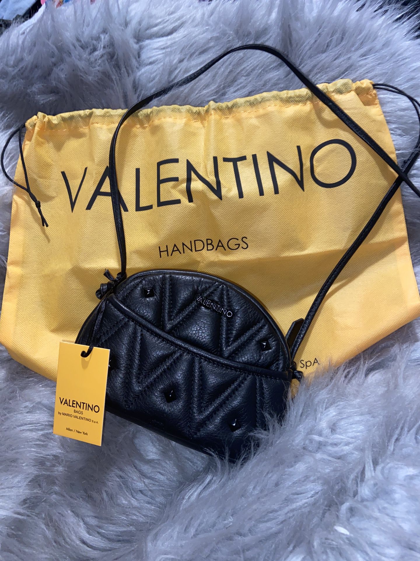 aften scarp Bonus Valentino Purse Authentic for Sale in Cleveland, OH - OfferUp