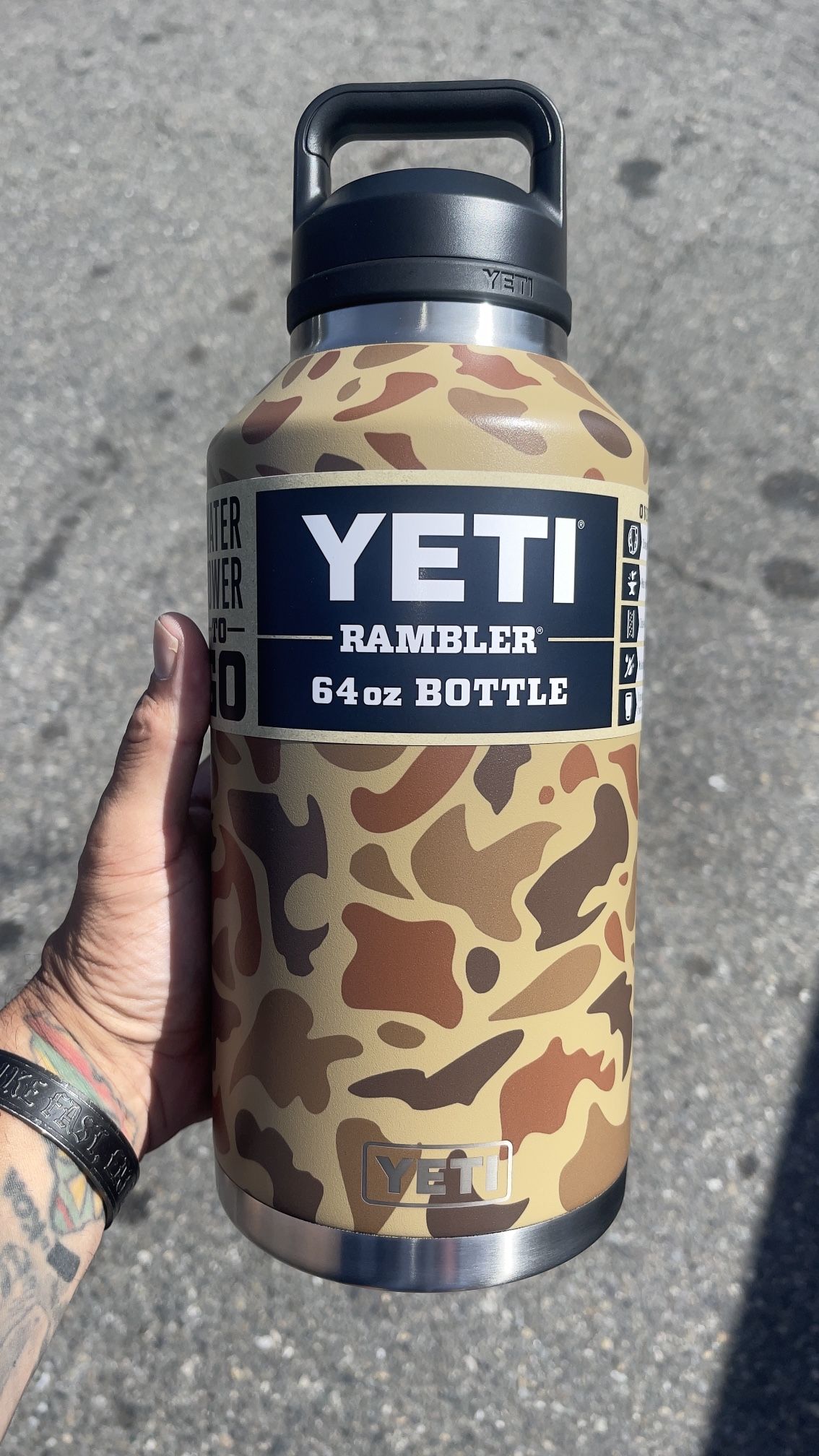 Brand New 64oz Yeti Rambler