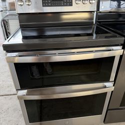 GE - STOVE ELECTRIC IN EXCELLENT CONDITION 
