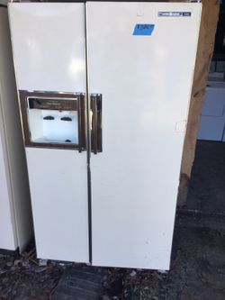 Older model refrigerator/ working great/ 30 day warranty