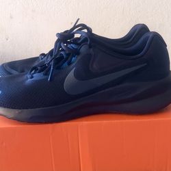 Nike Revolution 7 Men's Black Running Shoes Size 11  NWOB
