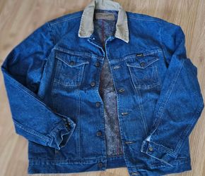 Wrangler Levi  material lined very warm. Probably Large