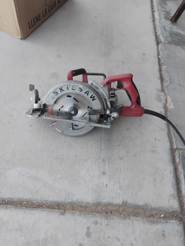 SKILSAW 15-Amp Corded 7-1/4" Worm Drive Circular Saw