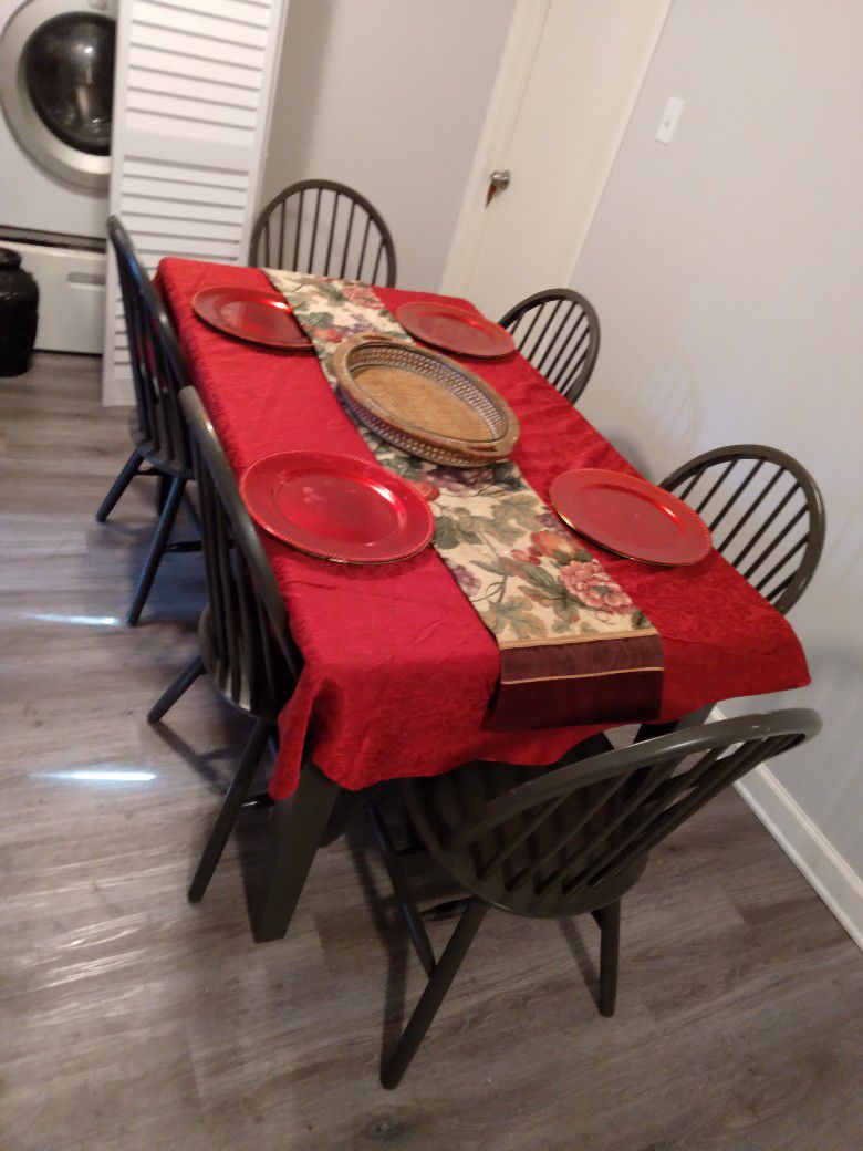  Kitchen Table & 6 Chairs