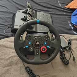 Logitech G29 Driving Force Racing Wheel and Pedals