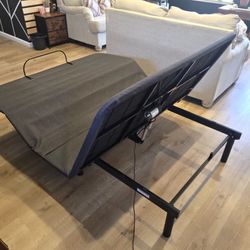 Dreamcloud, Classic Adjustable Base, Bed Frame, head board Queen, Like New