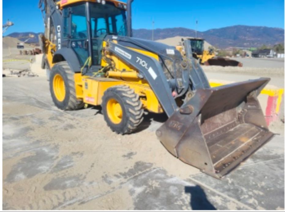 John Deere 710L Backhoe