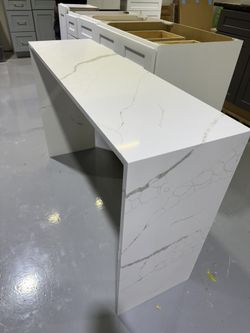 Gorgeous Custom Entry Table/ Calatta Quartz