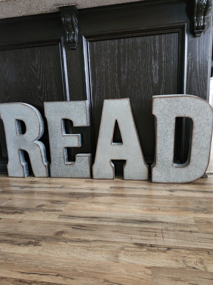 Back To School READ sign
