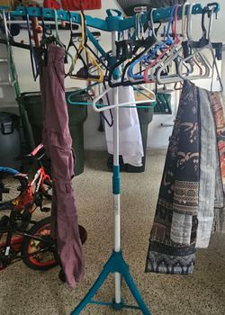 Clothes standing rack