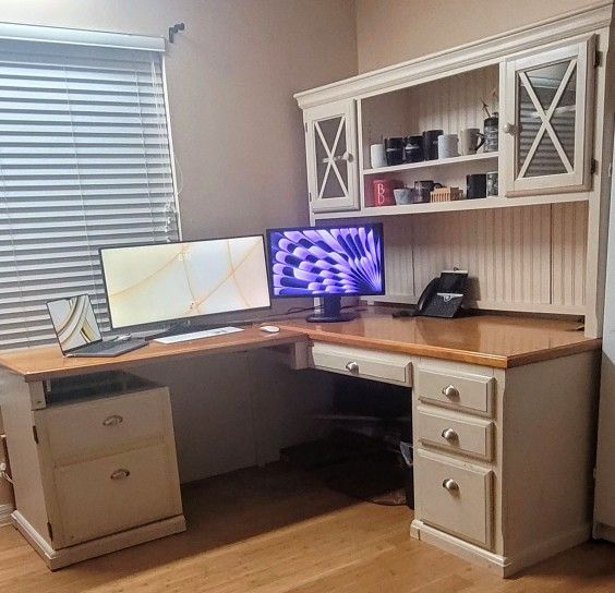 Additional REDUCED !! L Shape Computer Table With Hutch