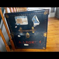 1915 Rare Oshkosh Steamer Trunk 