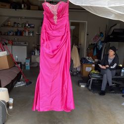 $700 Prom Dress Selling For $20