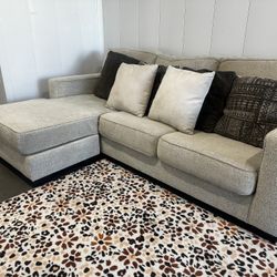 LIGHT GREY SECTIONAL COUCH W/ FREE DELIVERY 