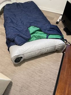 Slipping  bag with  lnflatable twin  mattress