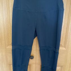 Reebok Work Out Capri Leggings w/ Mesh Panels Women’s Size M 