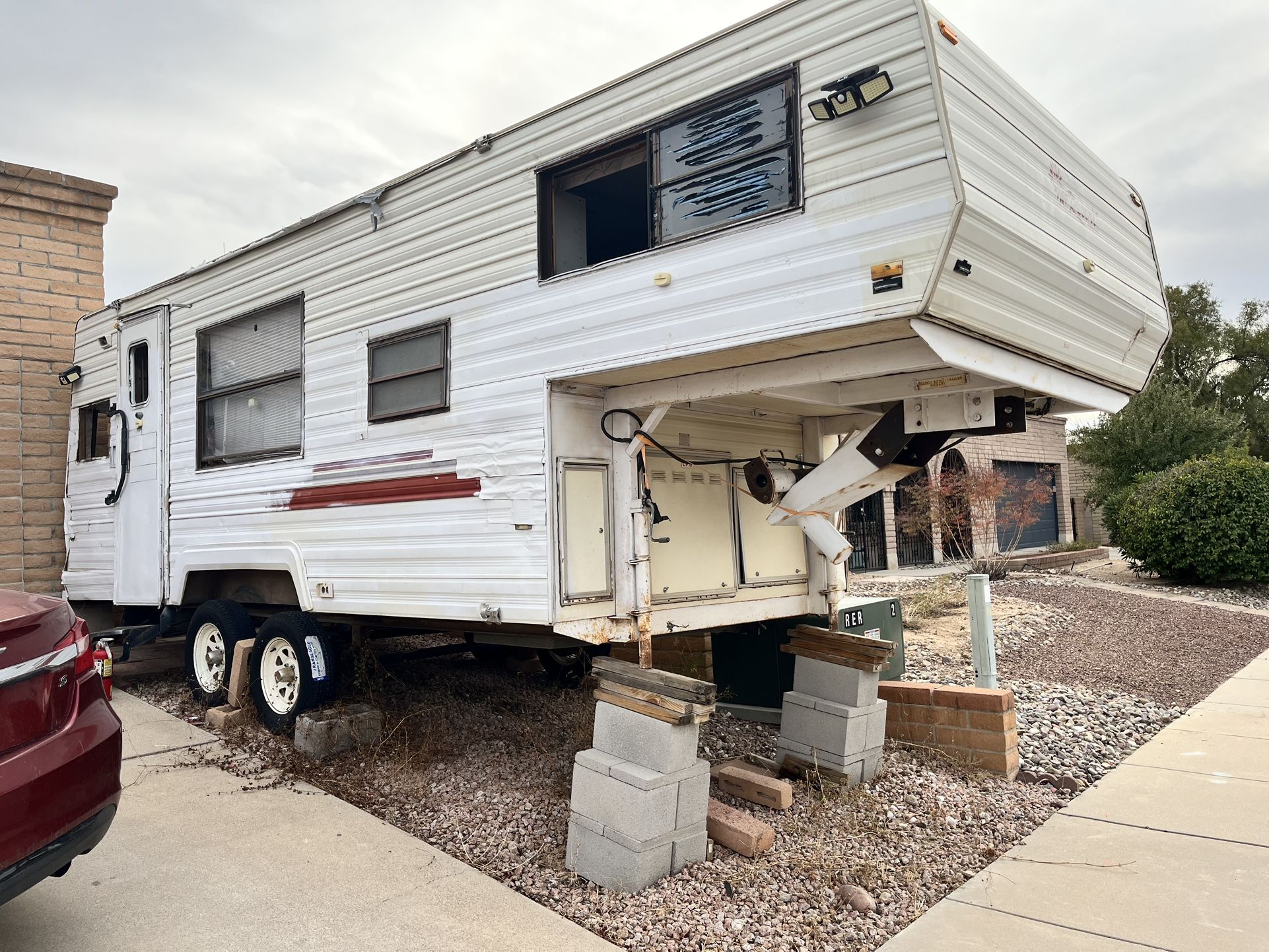 Fifth Wheel ( New Axels And Tires)