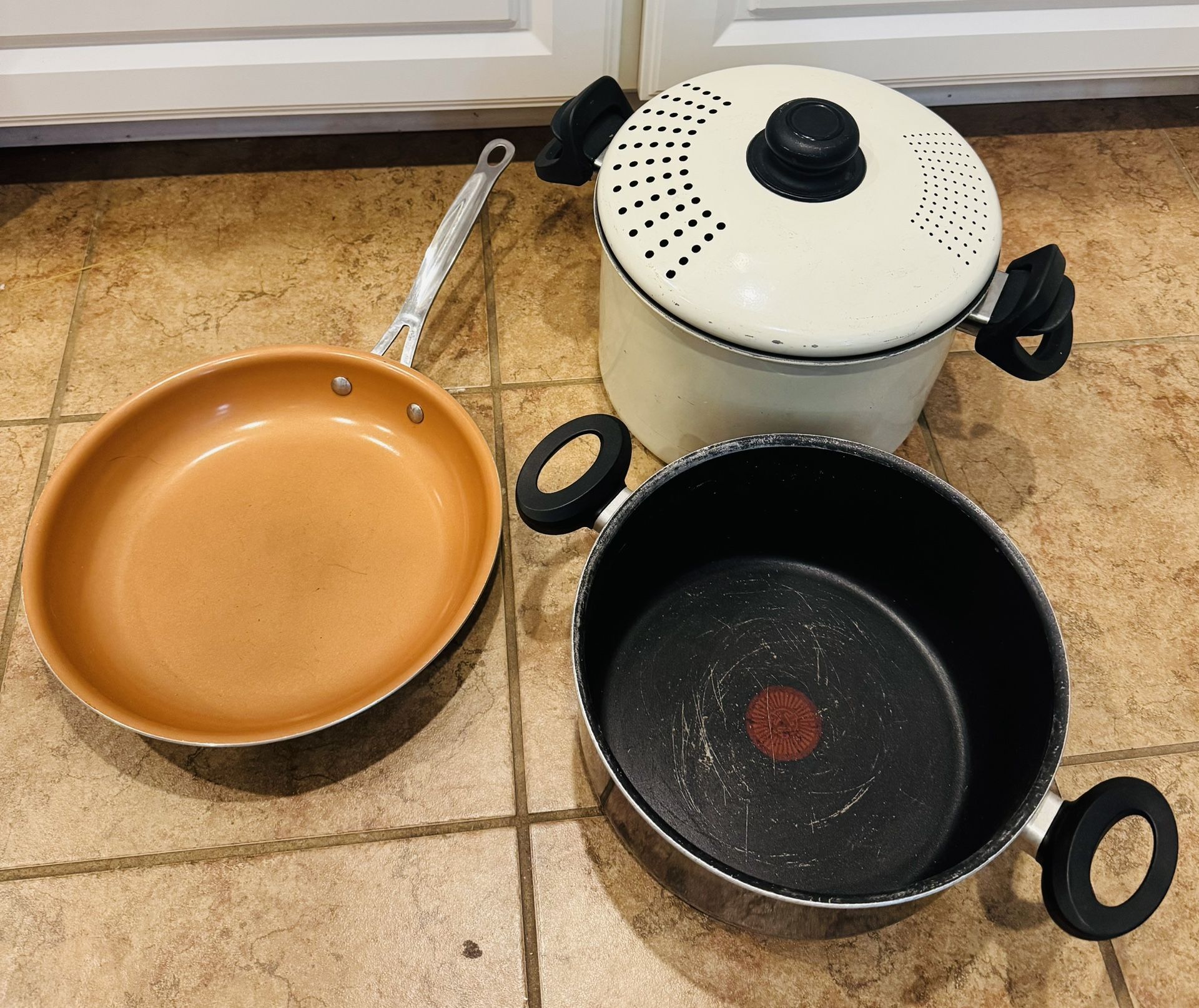 Pots & 11” Skillet pan $5 For All - used