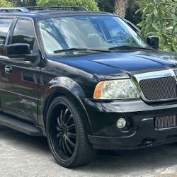 2004 Lincoln Navigator with 26" Rims