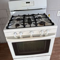 Gas Stove / Oven – Works Great