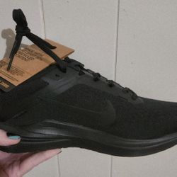 Nike Winflo 10 Anthracite Triple Black Size 8.5M/10W Brand New 