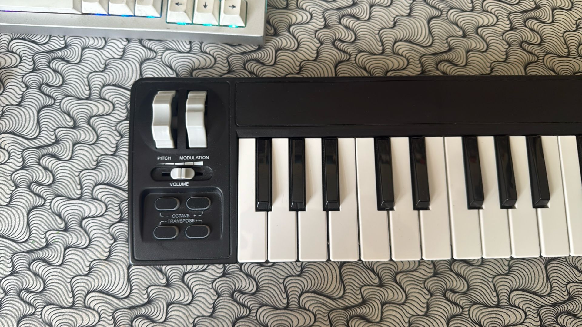 Midiplus AKM320 midi Keyboard