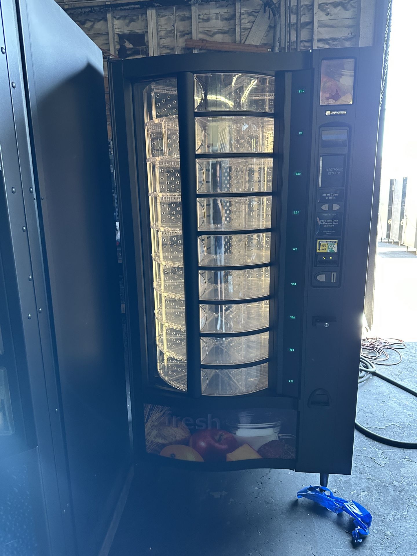 Crane 432 Cold Food Rotating Vending Machine MDB