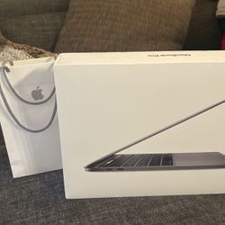 13 Inch M2 MacBook Pro 2022 With Charger 