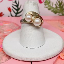 Beautiful Pearl 14 K Ring 