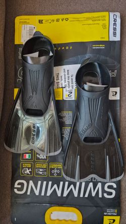 $25 Cressi short fins