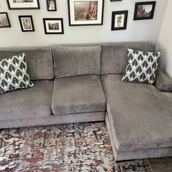Gray Couch w/ Chaise 