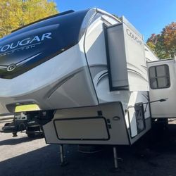2019 Keystone Cougar Half Ton Fifth Wheel 