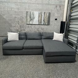 Noah gray Plush Sectional 