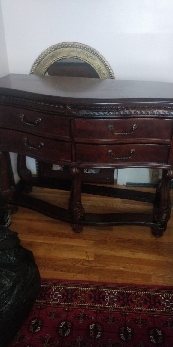Antique Brown  Dresser With 4 Drawer 