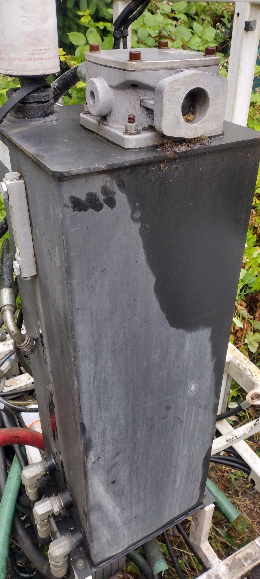 vertical hydraulic tank w/ hydac filter