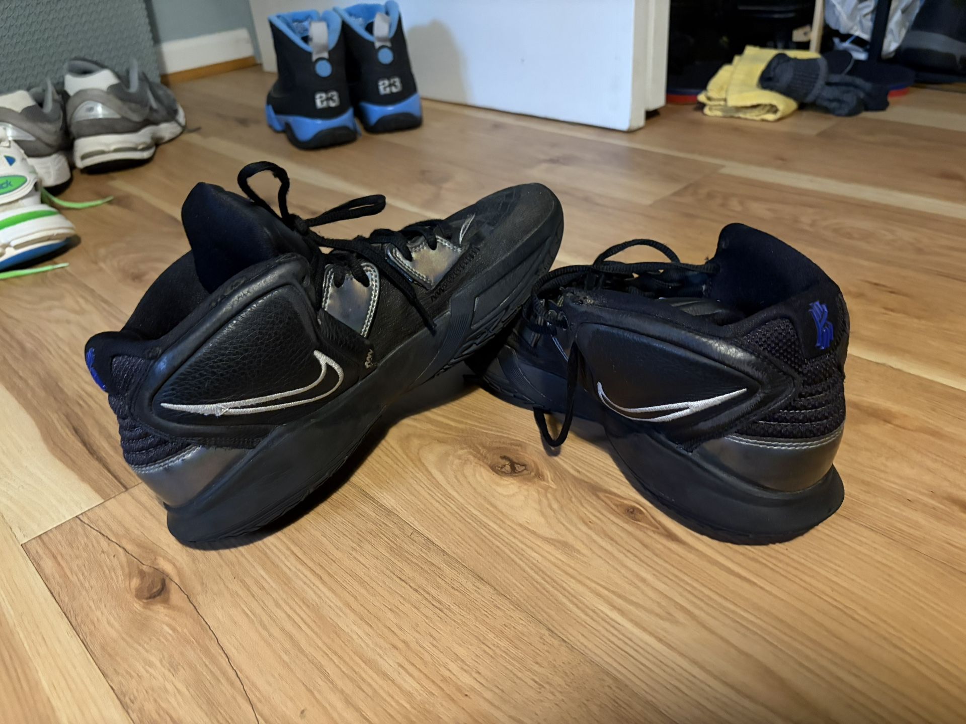 Kyrie Infinity Metallic Black