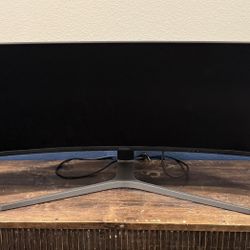Samsung 49” QLED Curved Monitor Like new