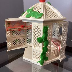 Strawberry Shortcake Garden Gazebo