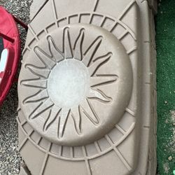 Sandbox with lid and sand included