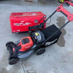 Milwaukee M18 FUEL Brushless Cordless 21 in. Walk Behind Dual Battery Self-Propelled Mower (Tool-Only)