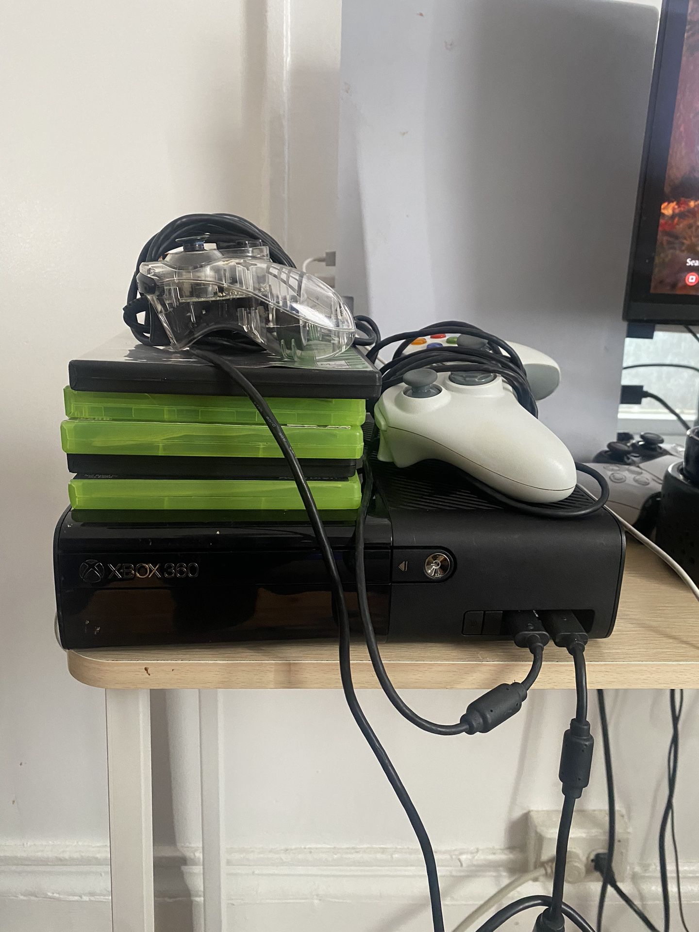 Microsoft Xbox 360 E 250GB Black OEM w/ 2 controllers and games