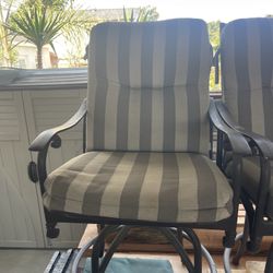 Bbq Island  Hi Chairs 
