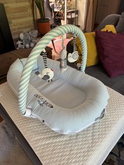 Dock A Tot Deluxe + With Toy Bar