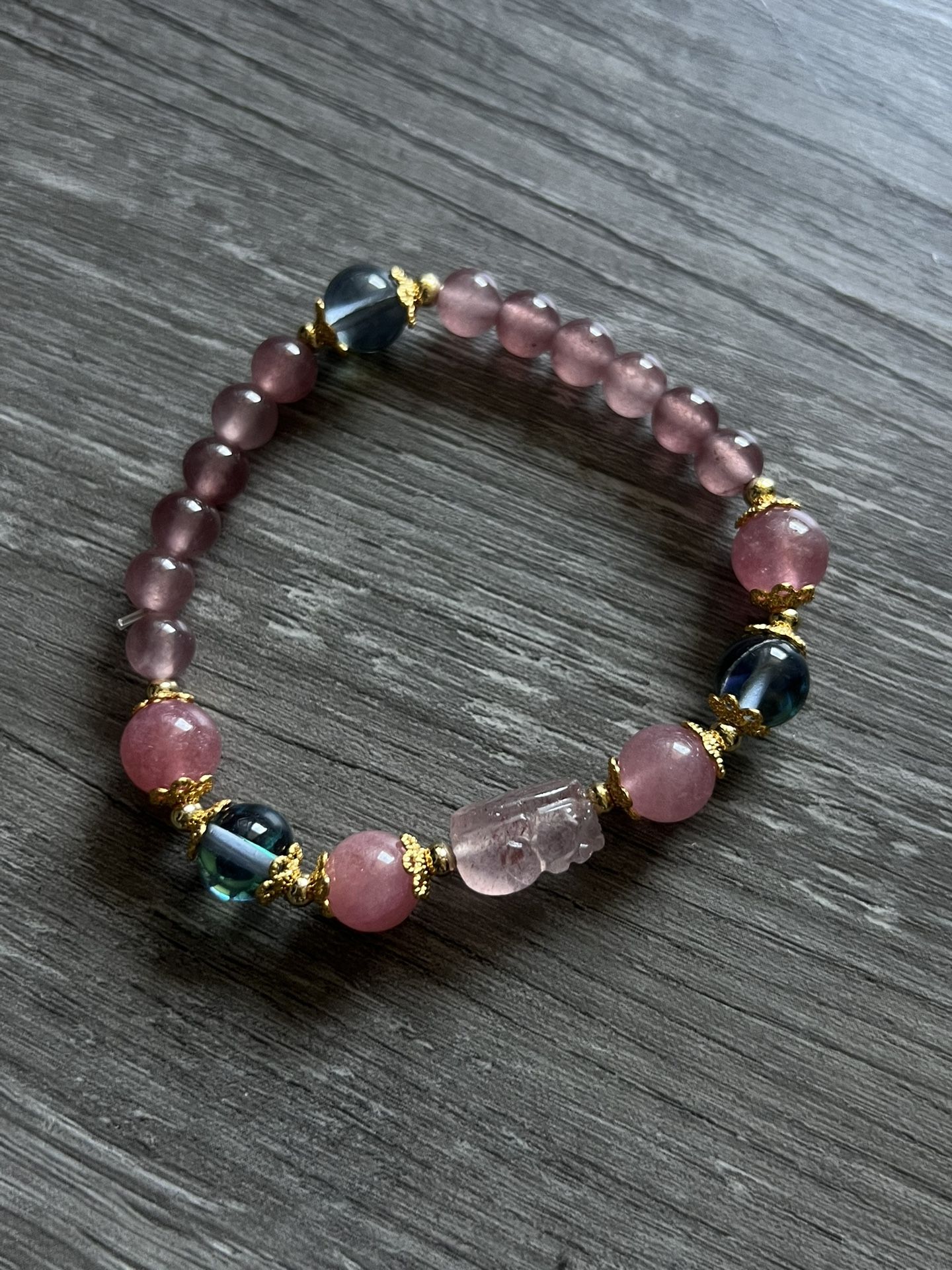 Bracelet with natural pink crystal
