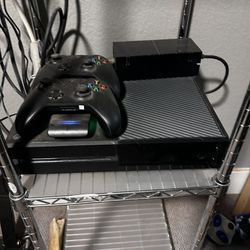 500GB Xbox one With 3 games 